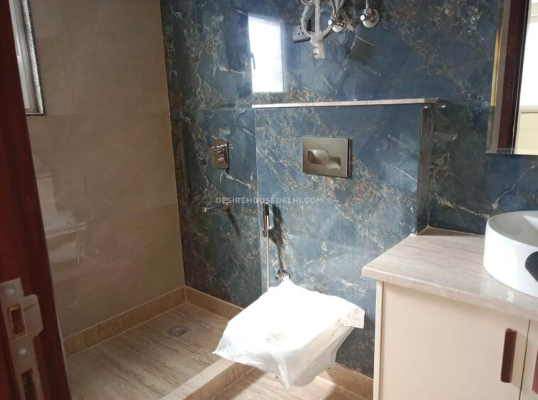 First-floor-available-for-Sale-in-Panchsheel-Enclave-Desirehousedelhi-12