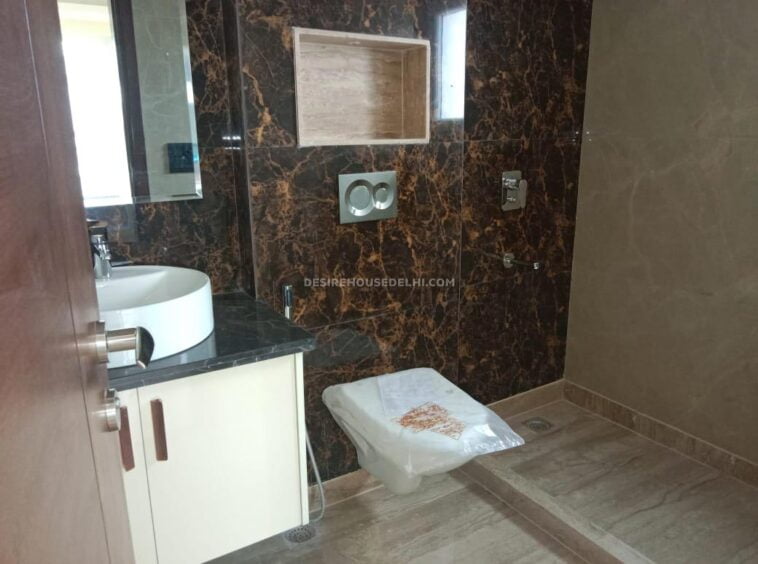 First-floor-available-for-Sale-in-Panchsheel-Enclave-Desirehousedelhi-7