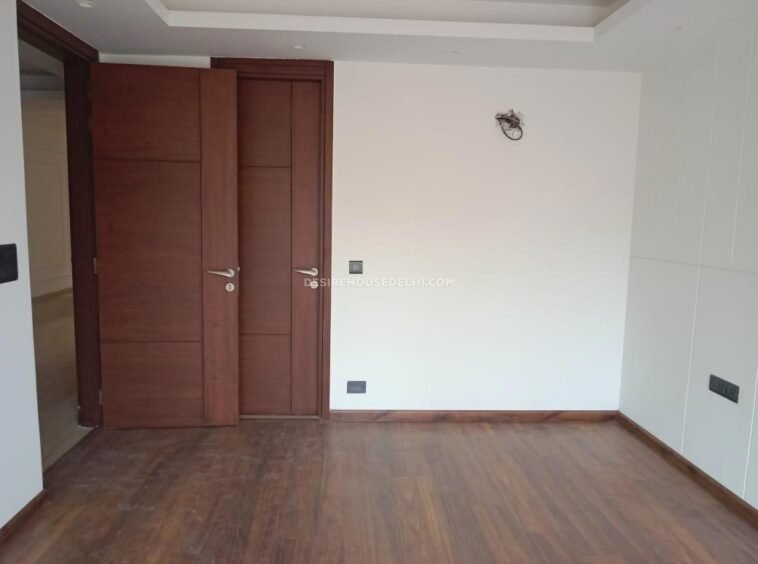 First-floor-available-for-Sale-in-Panchsheel-Enclave-Desirehousedelhi-9